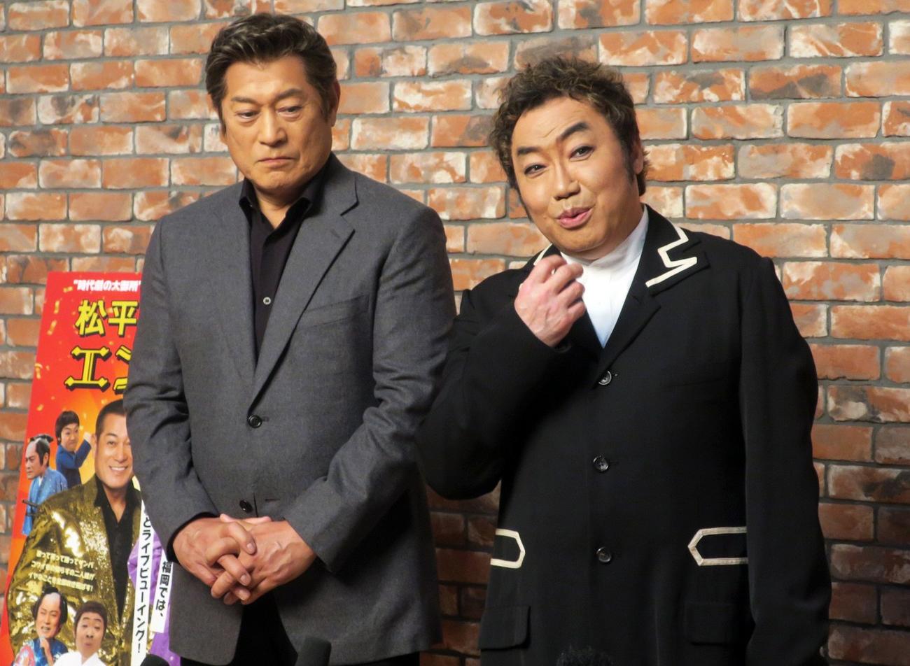 スペシャルショー「松平健・コロッケ　エンタメ魂」の意気込みを語る松平健（左）、コロッケ（右）