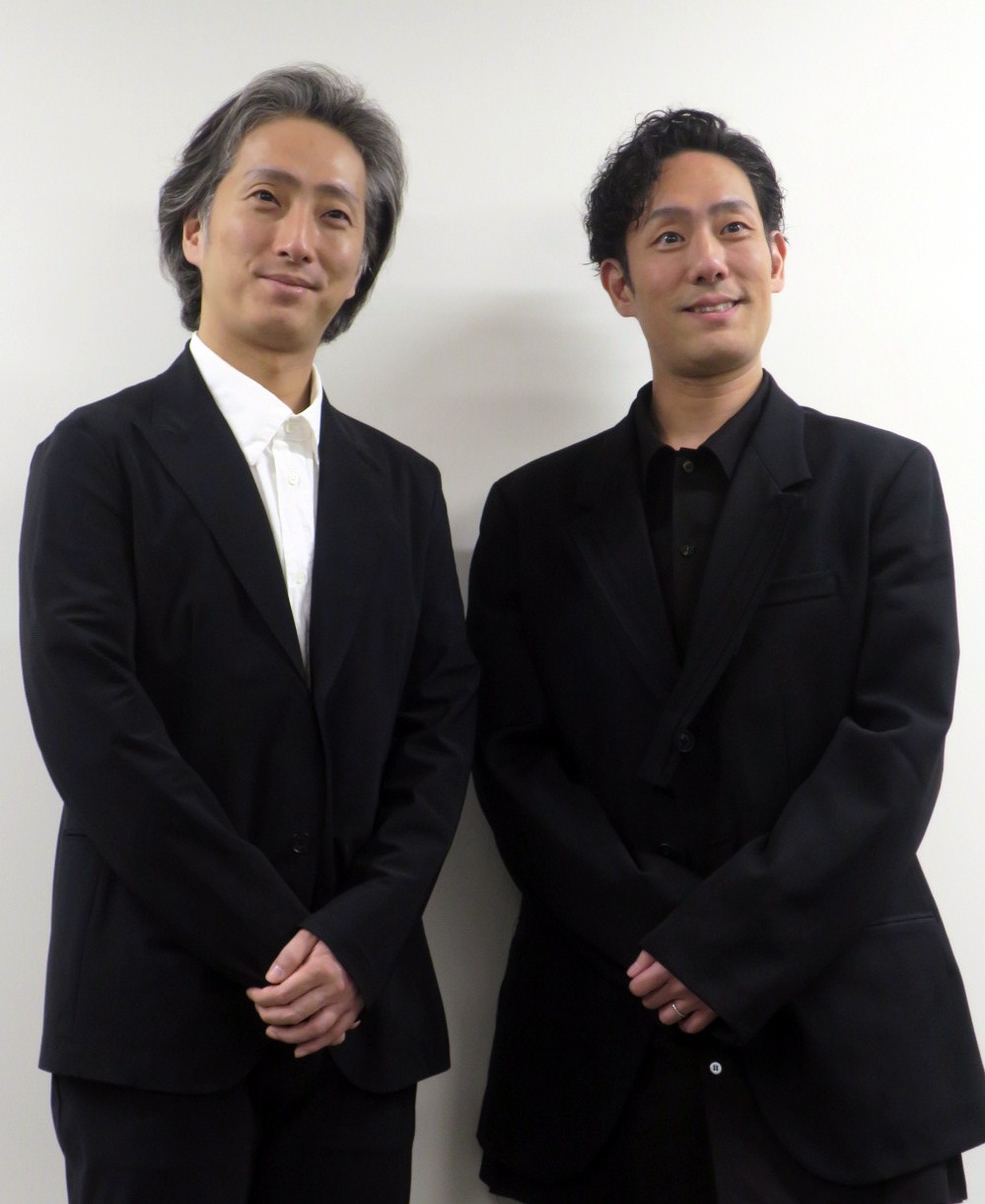 中村勘三郎十三回忌追善全国巡業公演の取材会を行った中村勘九郎（右）、中村七之助（左）