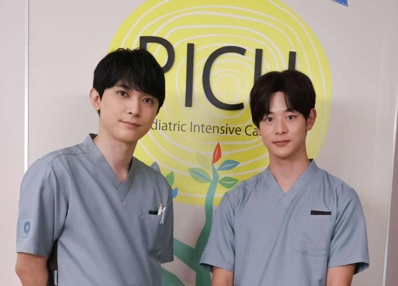 フジテレビ系「PICU　小児集中治療室　スペシャル　2024」に出演する吉沢亮、小林虎之介(C)フジテレビ