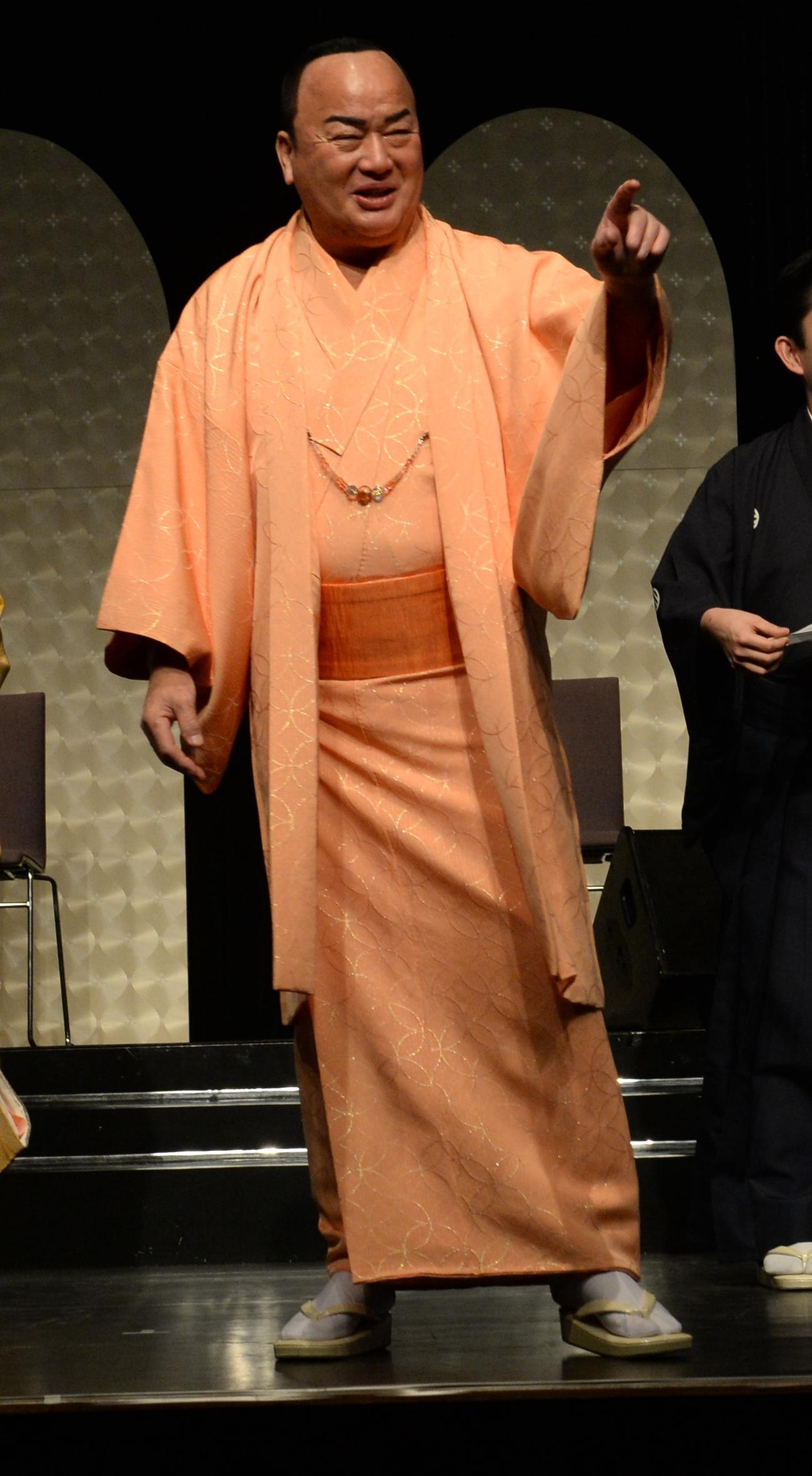 「細川一門！新春コンサート」の開催前に取材に応じた細川たかし