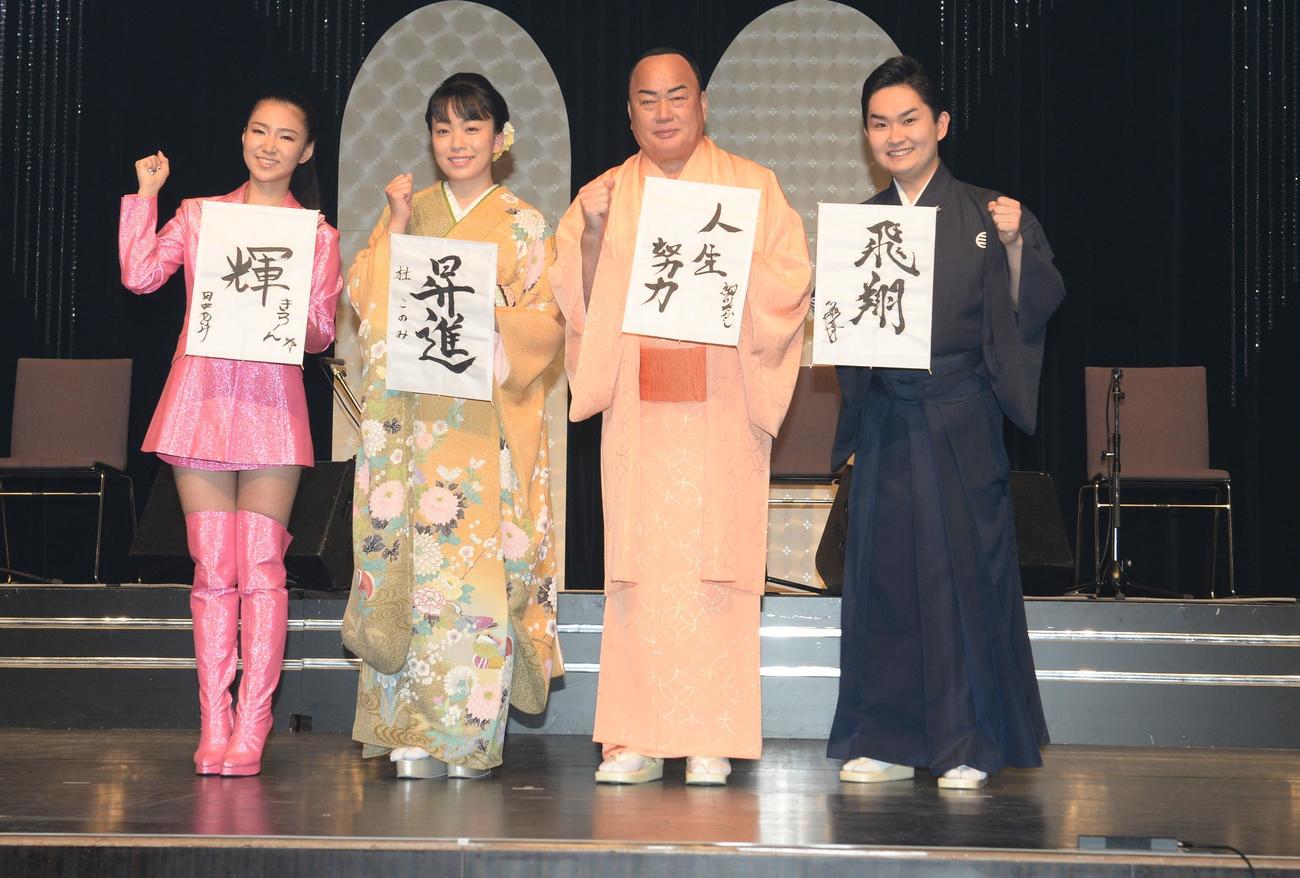 「細川一門！新春コンサート」の開催前に取材に応じた、左から田中あいみ、杜このみ、細川たかし、彩青