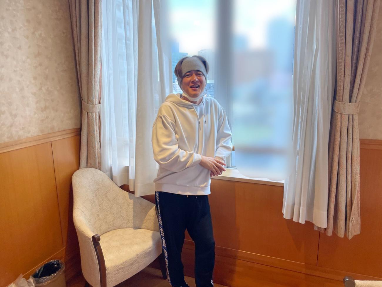 元気そうな姿を見せる那須晃行（「なすなかの日常」のXから）