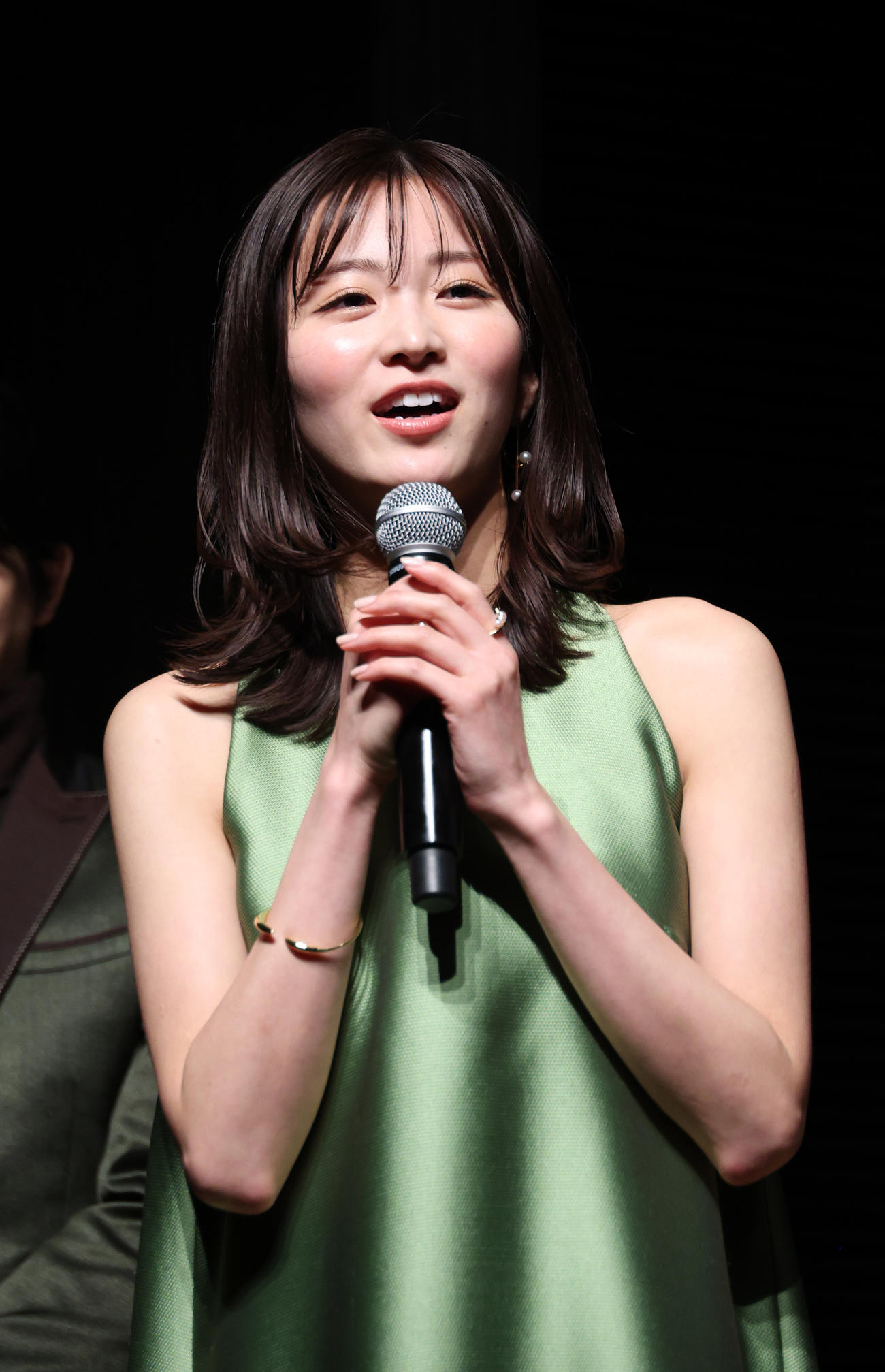 ドラマ「アイのない恋人たち」制作発表会見を行った岡崎紗絵（撮影・中島郁夫）