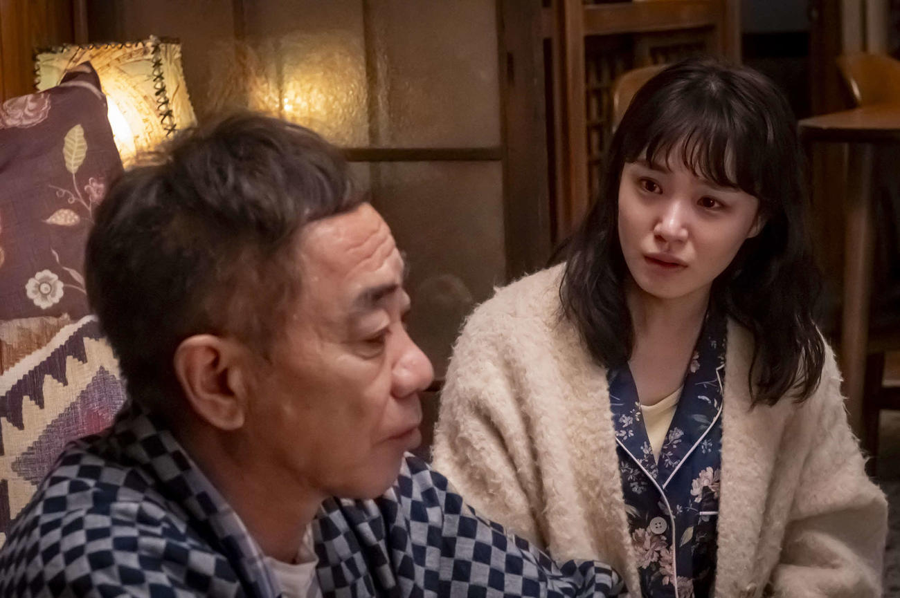 カンテレ、フジテレビ系「春になったら」に出演する木梨憲武、奈緒(C)カンテレ