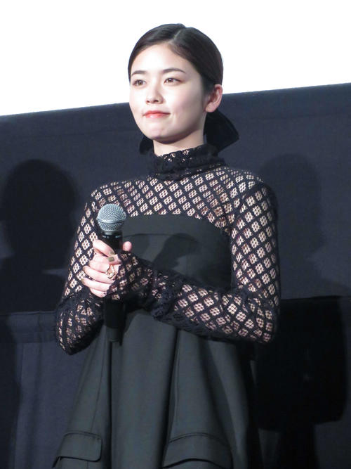 「レディ加賀」完成披露上映会で舞台あいさつに登壇した小芝風花