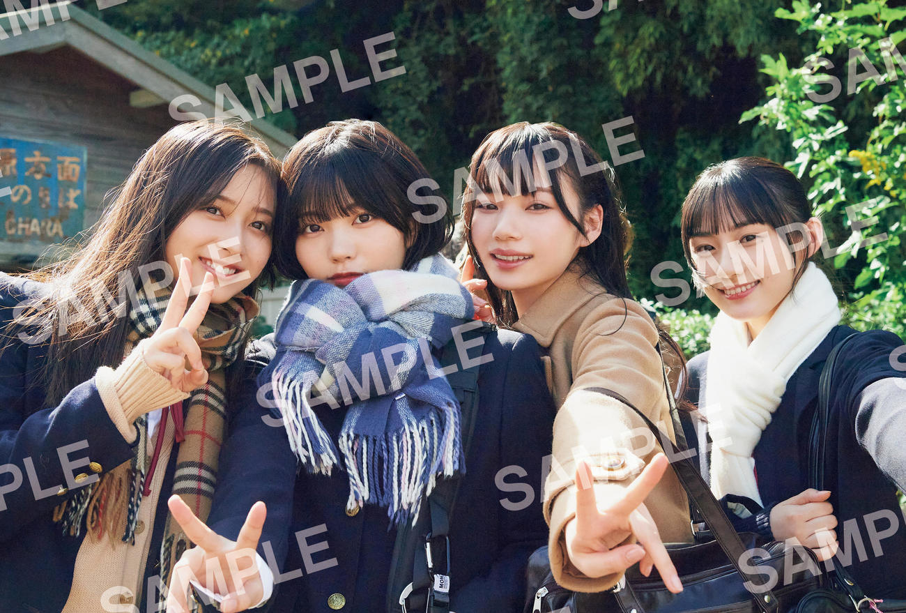 乃木坂46の5期生写真集「あの頃、乃木坂にいた」の特典ポストカード
