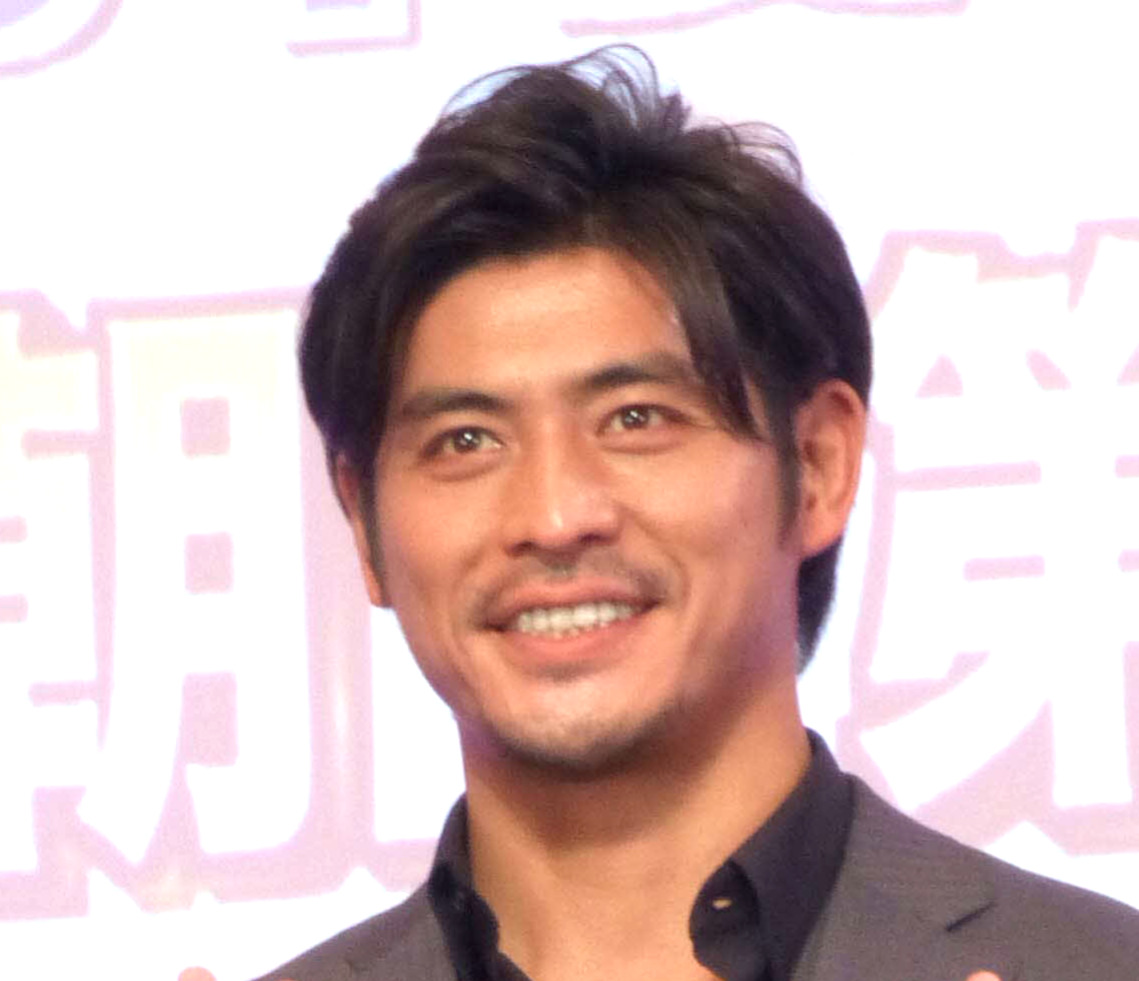 坂口憲二（2013年撮影）