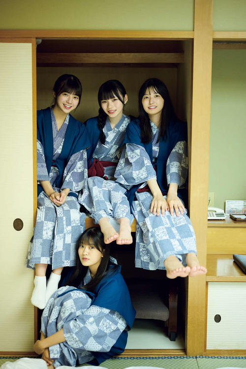 乃木坂46・5期生の初写真集「あの頃、乃木坂にいた」から仲良し浴衣お