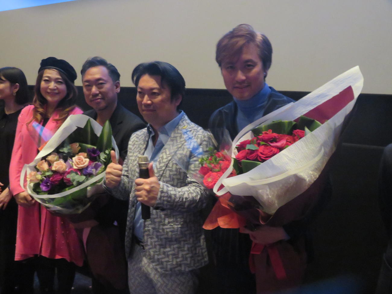 映画「風が通り抜ける道」の舞台あいさつに出席した、左から原めぐみ、大倉弘也、田中壱征監督、ケニー大倉