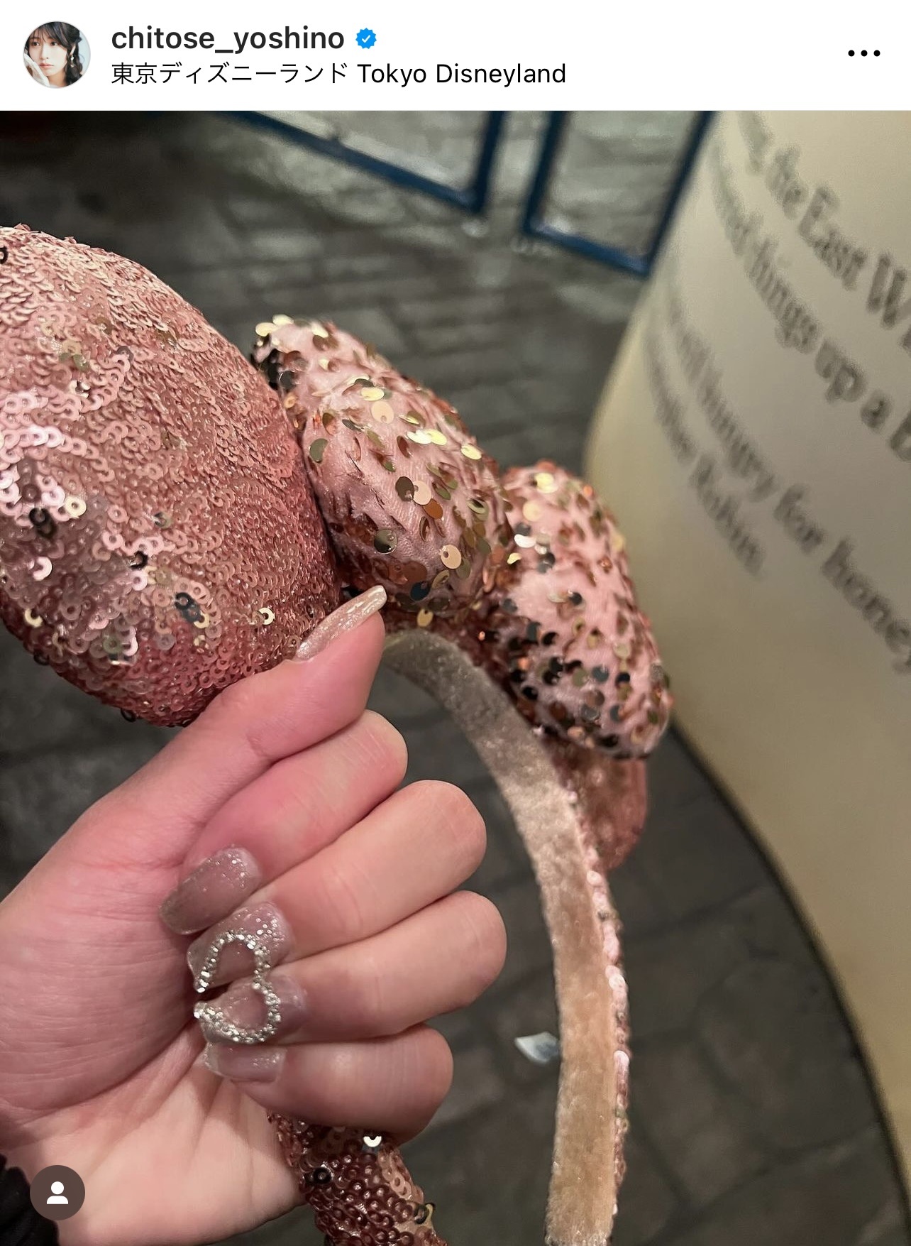 ミニーマウスの耳を持つちとせよしの（ちとせよしののインスタグラムから）