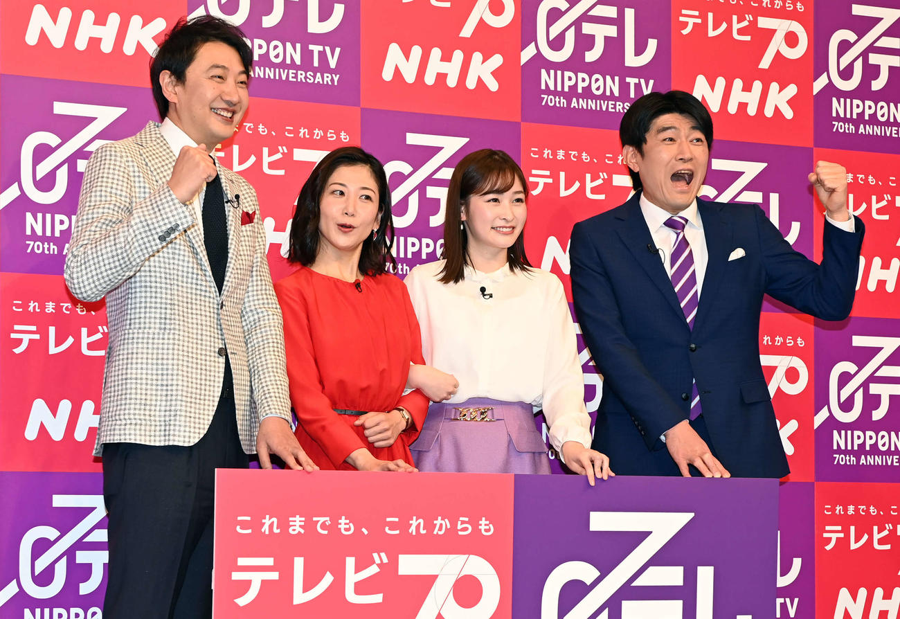 23年3月、イベントでおどけてみせる日本テレビ藤井貴彦アナウンサー