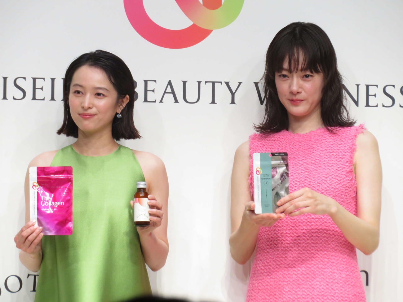 「SHISEIDO BEAUTY WELLNESS」新ブランド・商品発表会に出席した清野菜名（左）、市川実日子