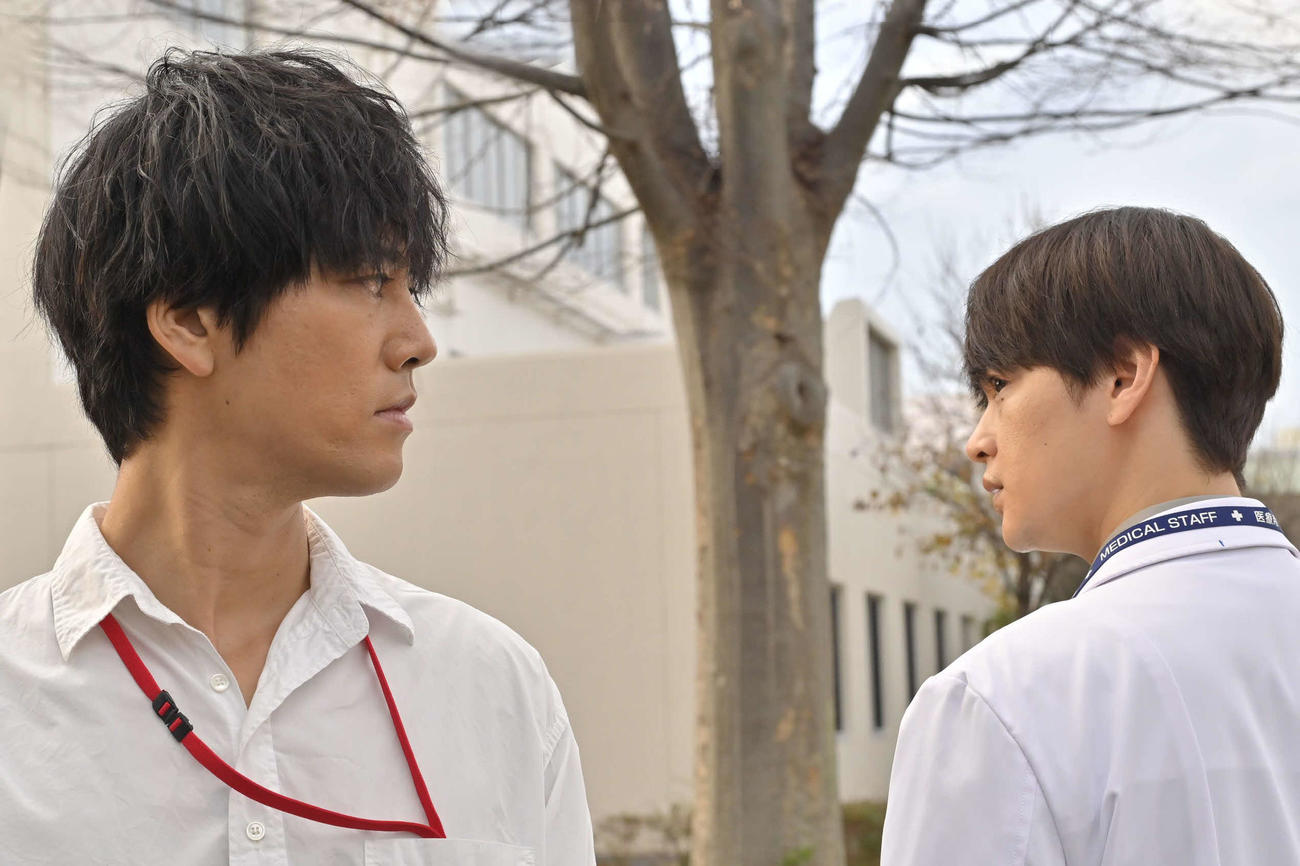 フジテレビ系「院内警察」に出演する桐谷健太、瀬戸康史(C)フジテレビ