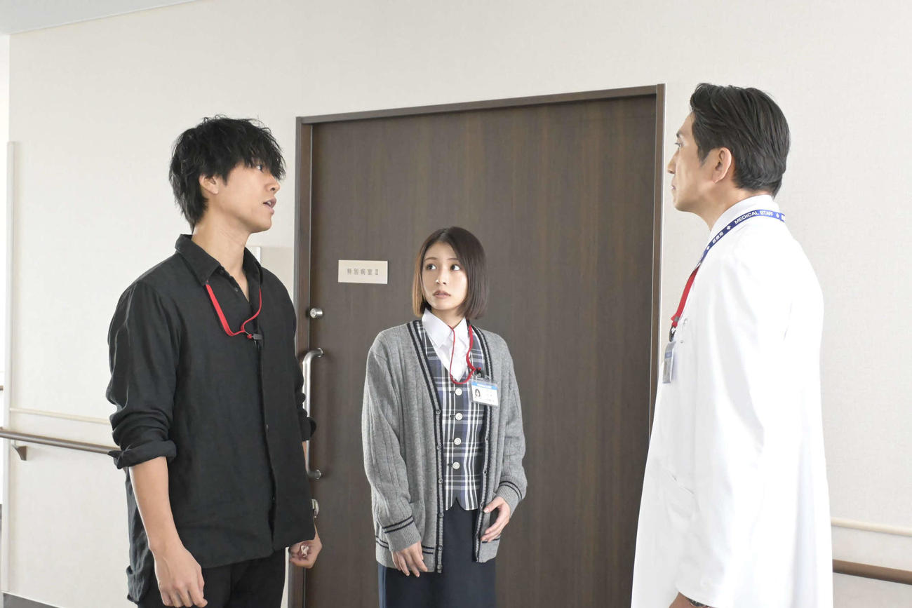 フジテレビ系「院内警察」に出演する桐谷健太、長濱ねる、神尾佑(C)フジテレビ