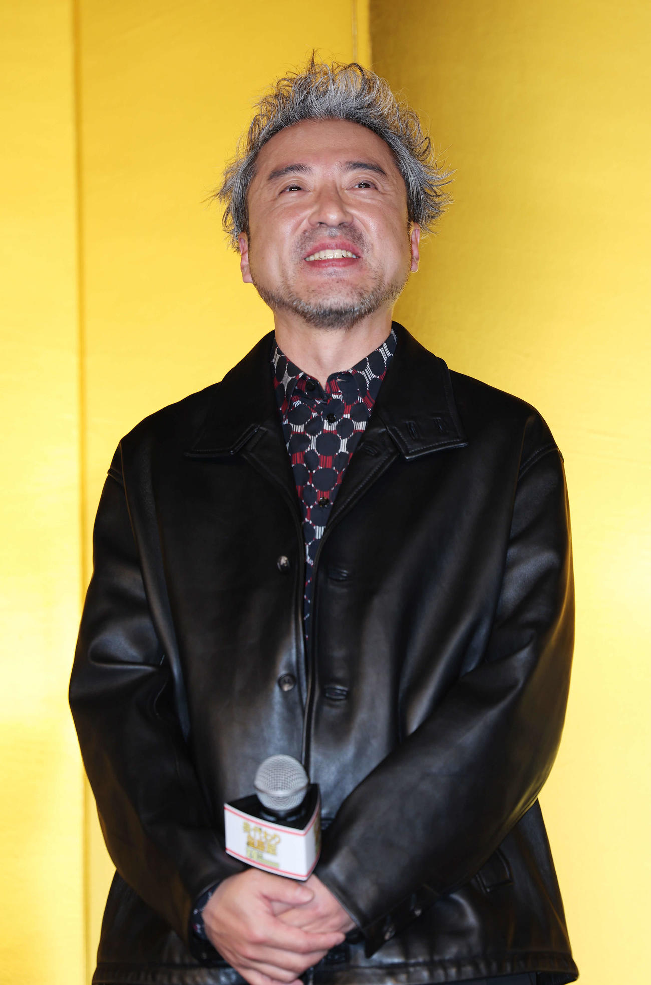 映画「身代わり忠臣蔵」完成披露試写会で笑顔を見せるムロツヨシ（撮影・宮地輝）