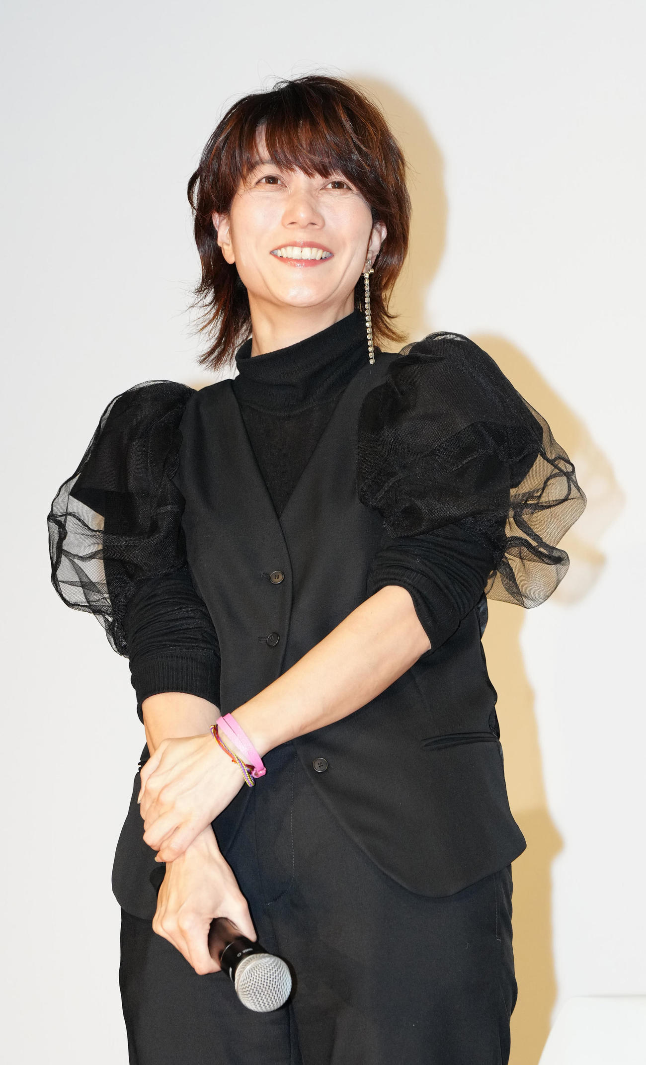 映画「一月の声に歓びを刻め」の完成披露上映会前、舞台あいさつに臨む三島有紀子監督（撮影・江口和貴）