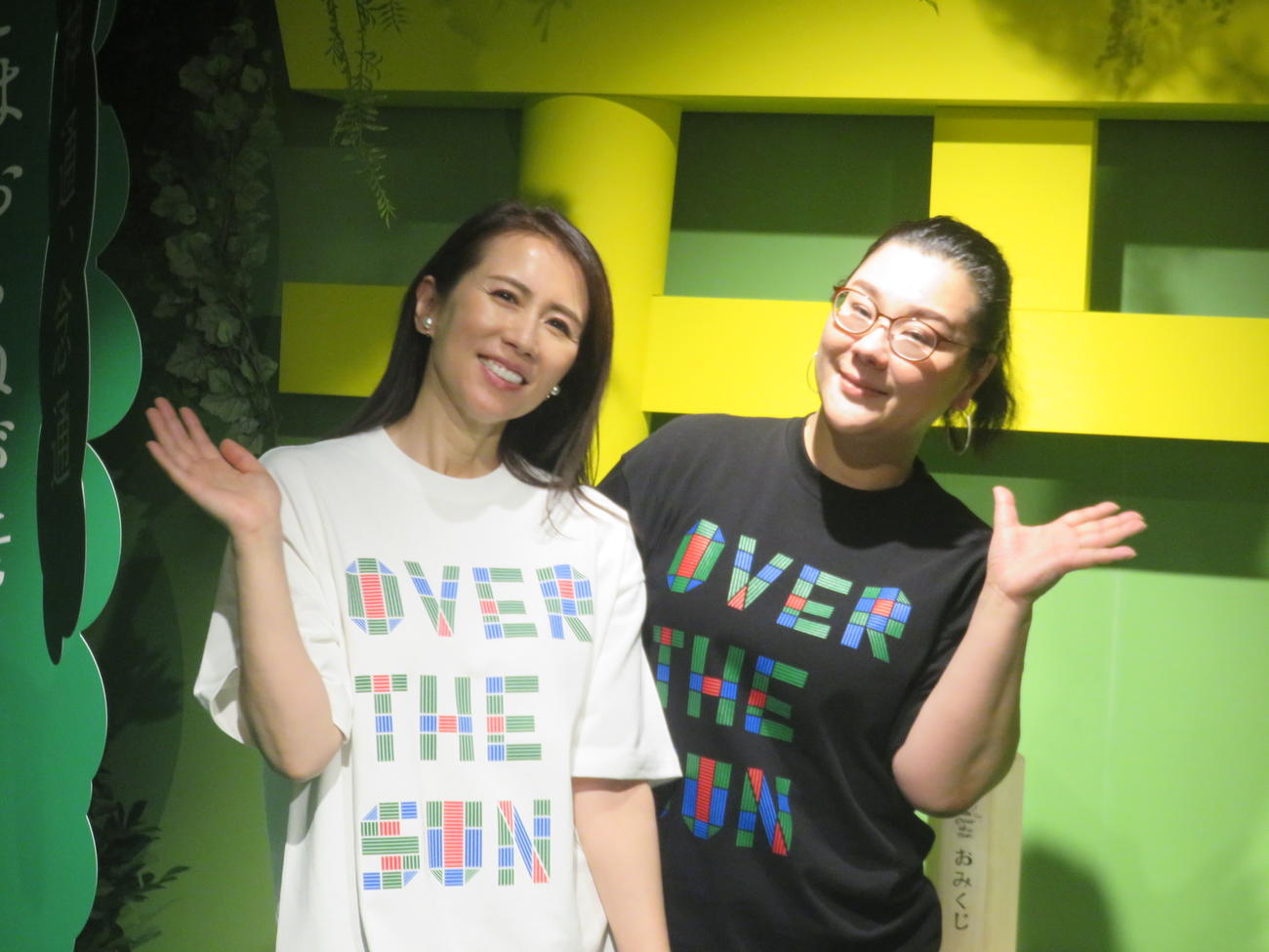 堀井美香（左）とジェーン・スー