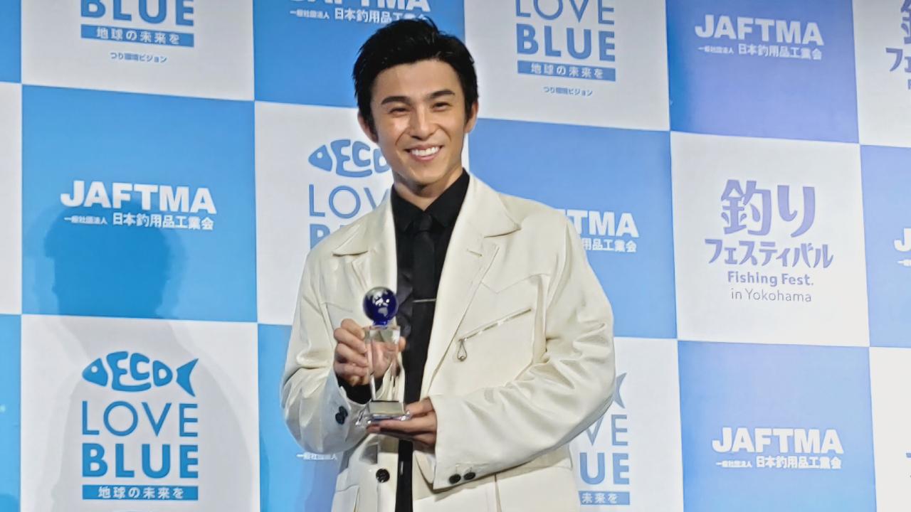 釣りフェスティバルでクールアングラーズ・アワードを受賞した中尾明慶