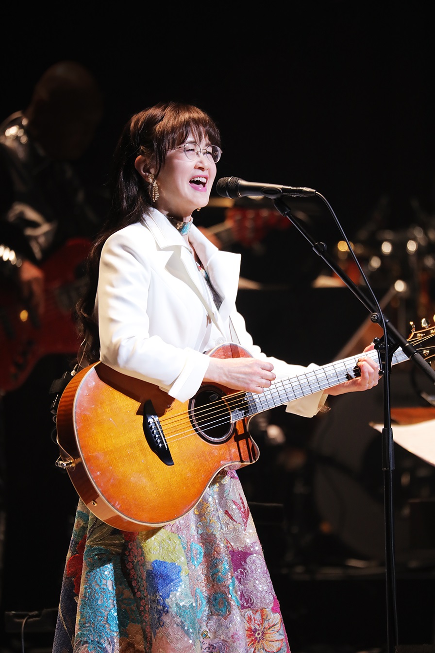 4年ぶりのコンサートを開幕した中島みゆき