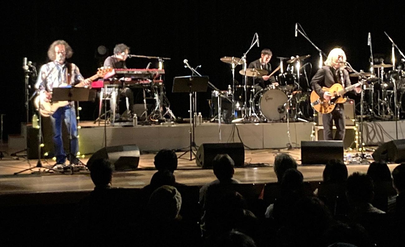 40周年記念ツアーの東京公演を行ったカーネーション