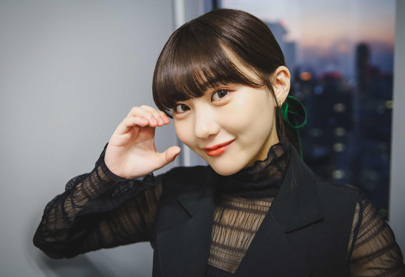 主演ドラマ「シンデレラ・コンプレックス」の「C」ポーズをする田中美久