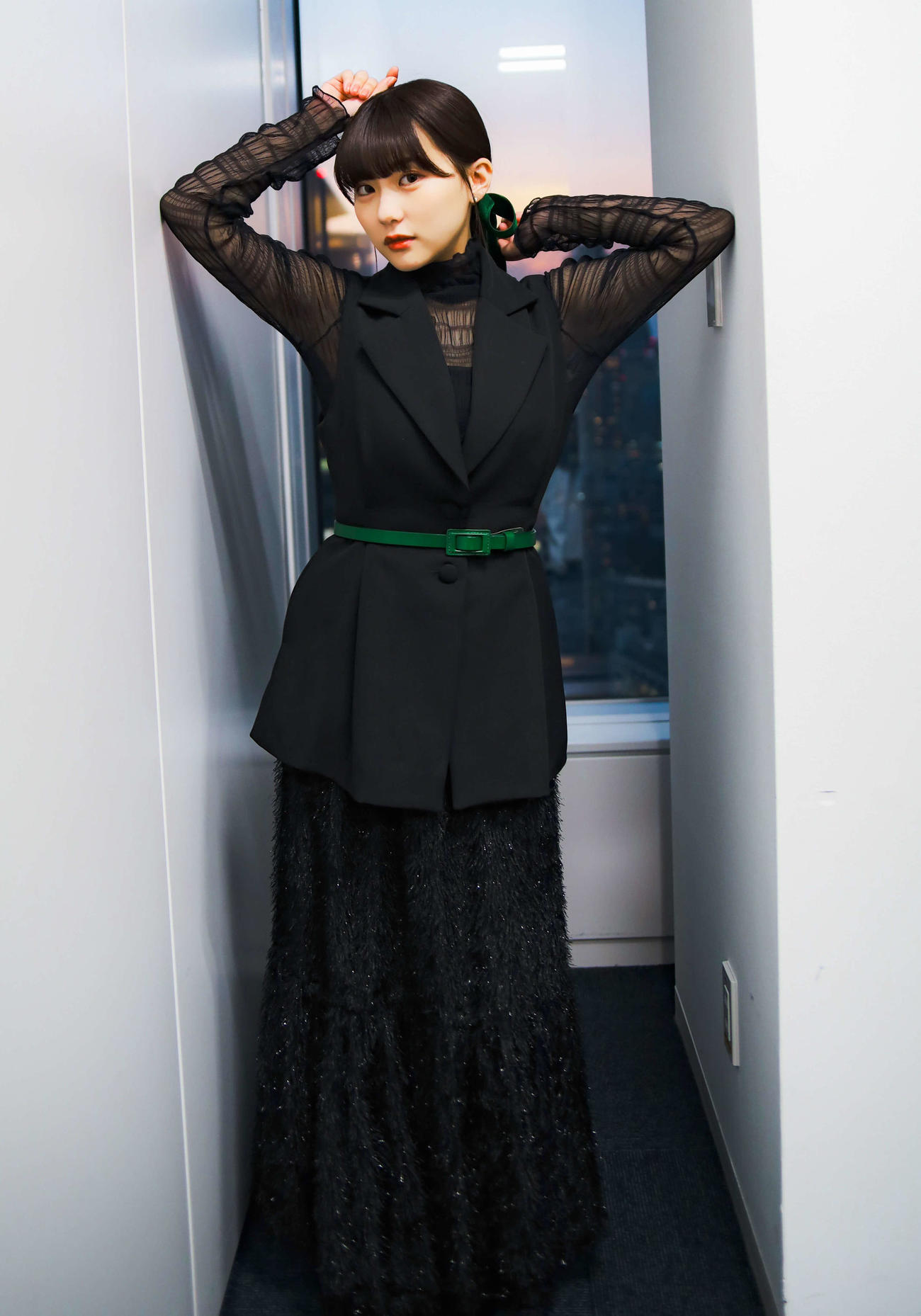 主演ドラマ「シンデレラ・コンプレックス」の「C」ポーズをする田中美久