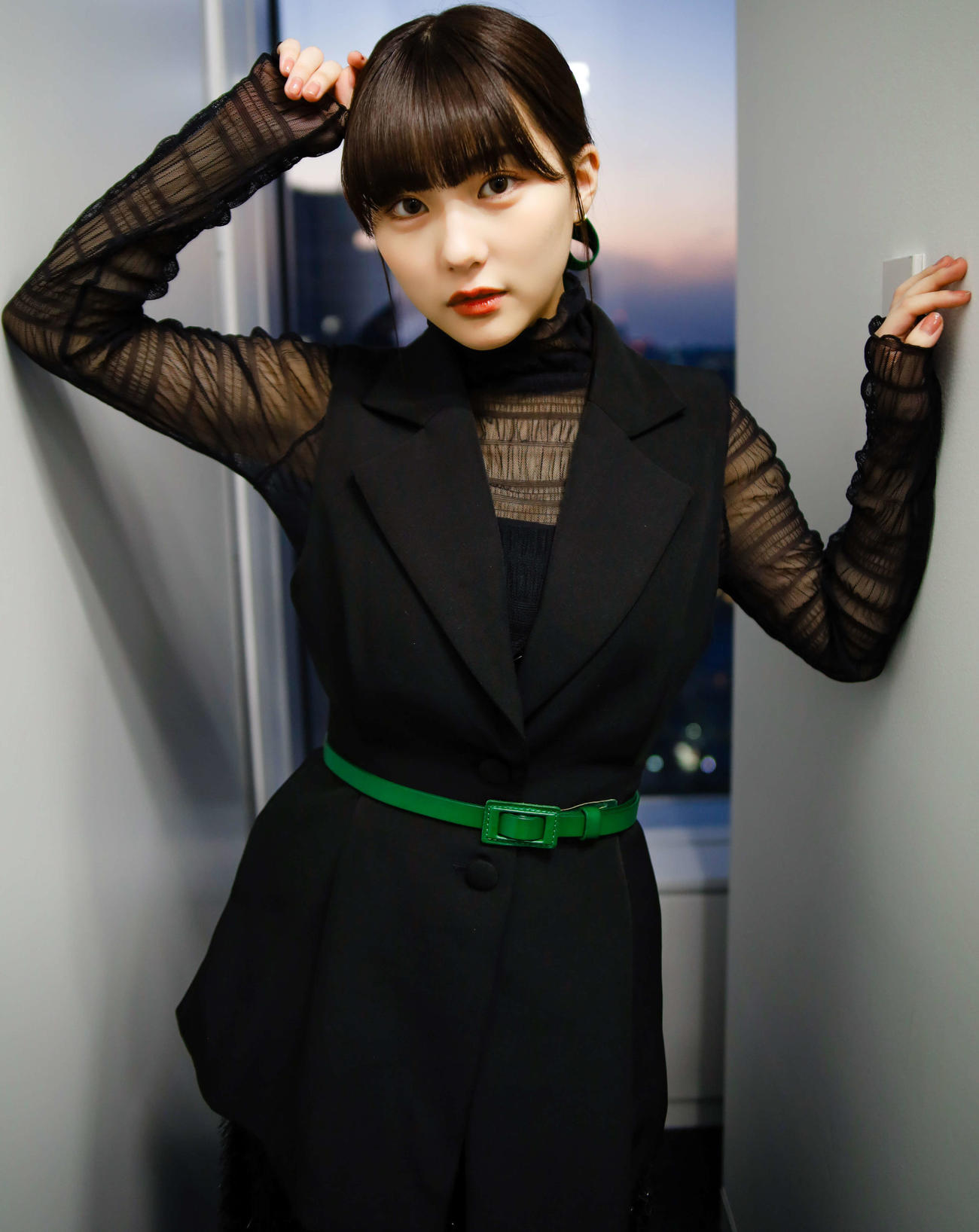 主演ドラマ「シンデレラ・コンプレックス」の「C」ポーズをする田中美久