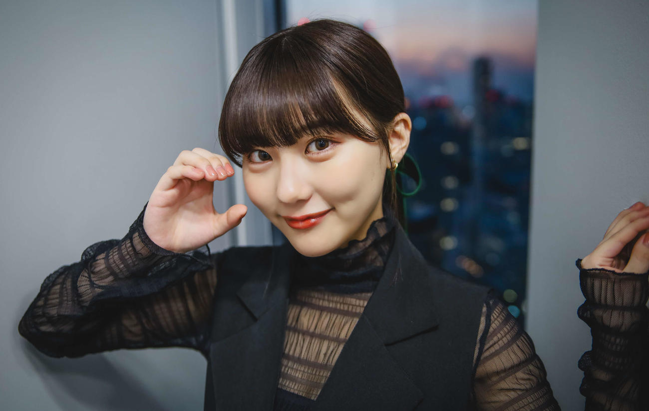 主演ドラマ「シンデレラ・コンプレックス」の「C」ポーズをする田中美久