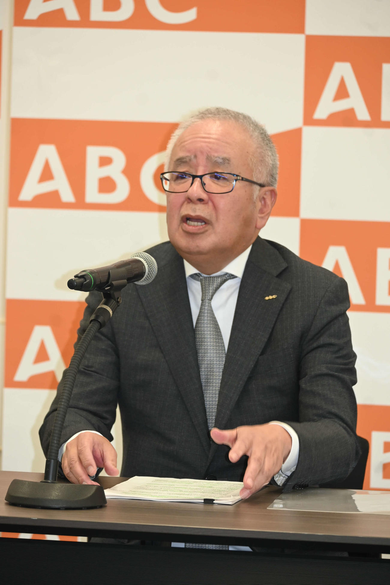 新春社長会見に出席した朝日放送（ABC）テレビの山本晋也社長（撮影・松浦隆司）