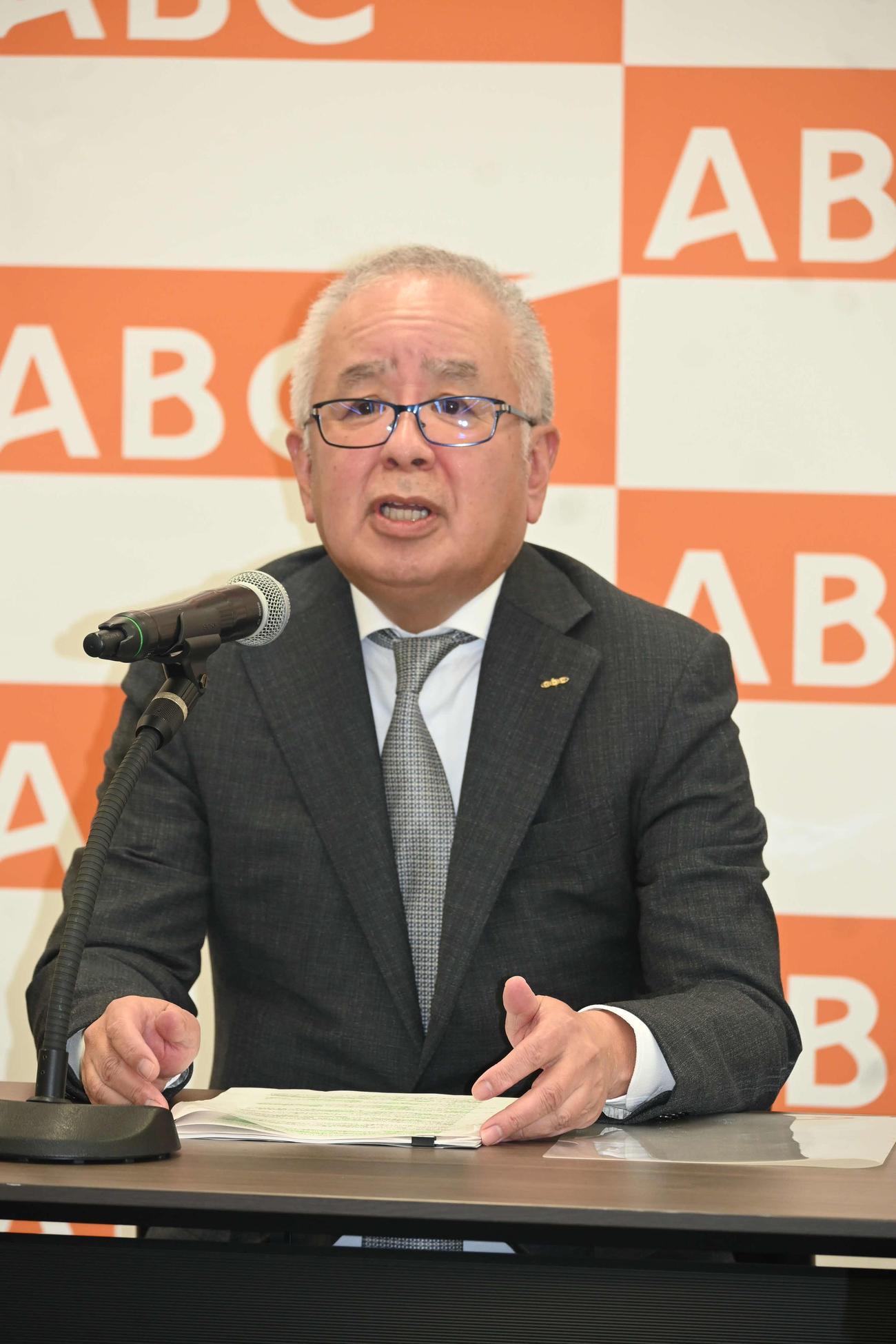 新春社長会見に出席した朝日放送（ABC）テレビの山本晋也社長（撮影・松浦隆司）