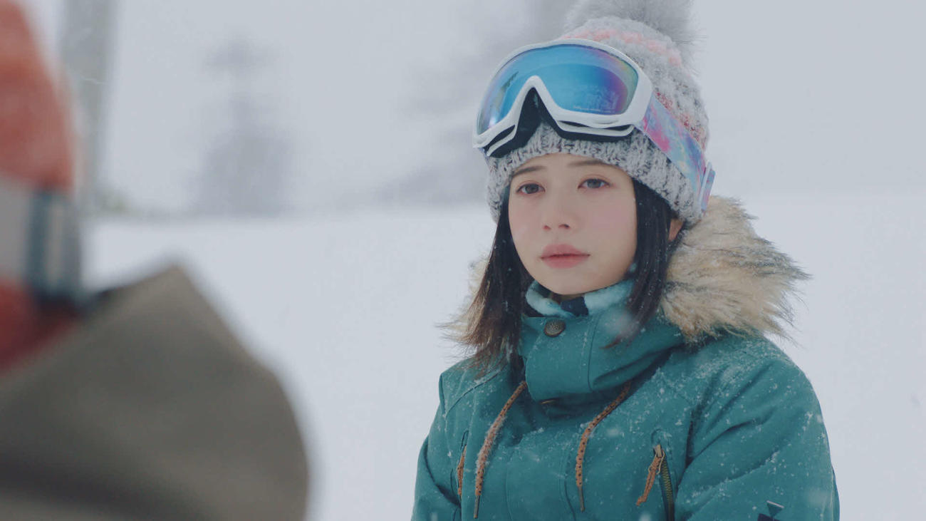 桜田ひよりが出演した「JR SKISKI」キャンペーンの新CM「雪よ、推してくれ。」篇の1シーン