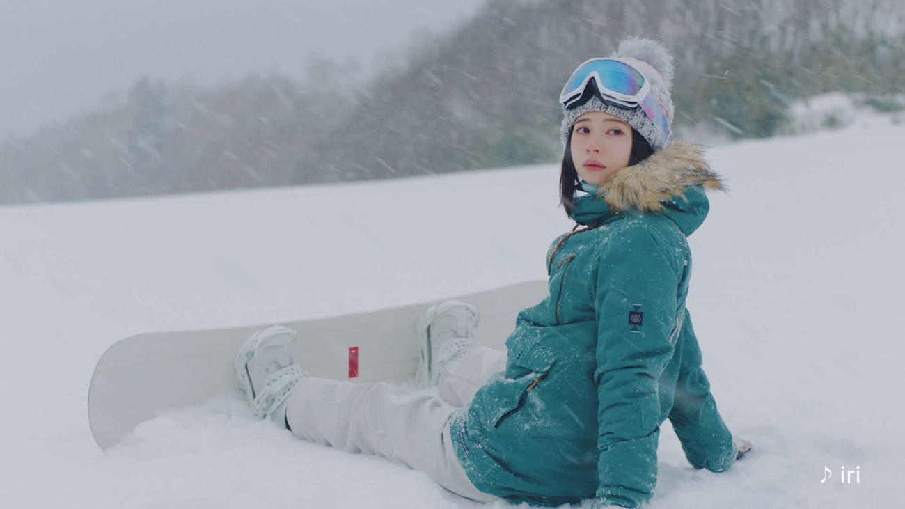桜田ひよりが出演した「JR SKISKI」キャンペーンの新CM「雪よ、推してくれ。」篇の1シーン