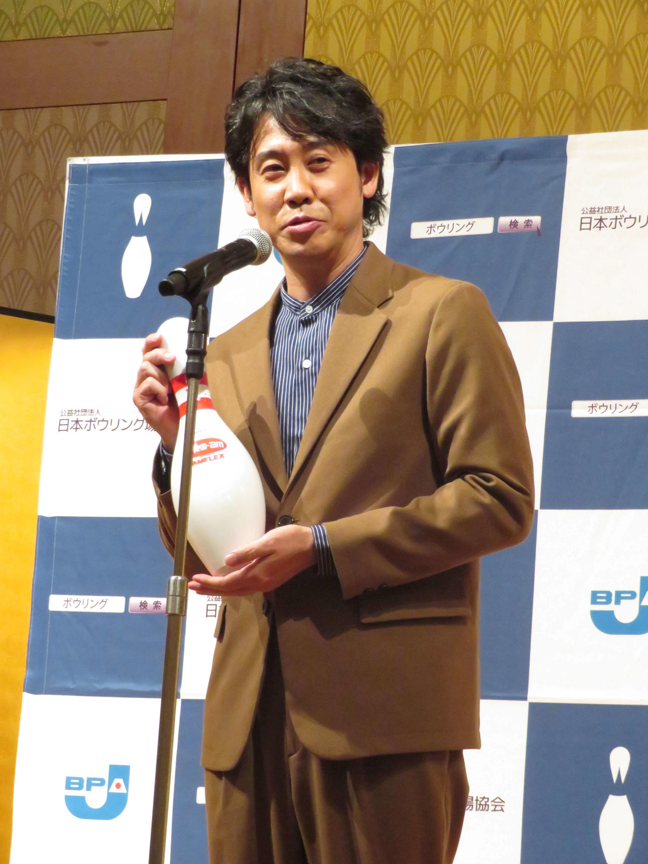 「令和6年ボウリング・マスメディア大賞」グランプリ表彰会に出席した大泉洋