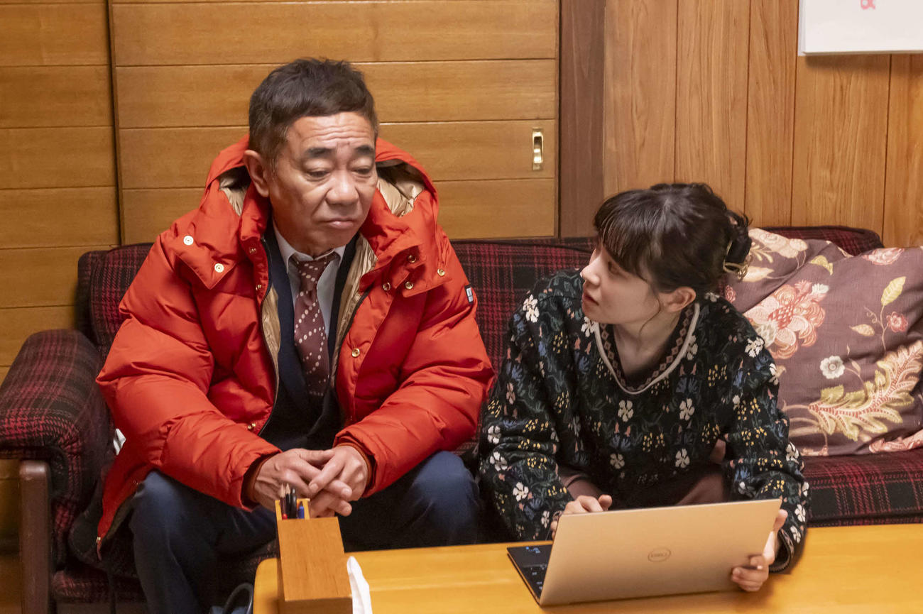 「春になったら」に出演する木梨憲武、奈緒（C）カンテレ