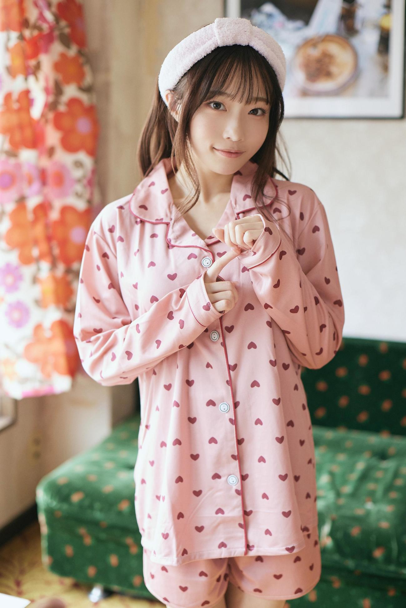 「ヤングガンガン」でグラビアを飾っている＃ババババンビ岸みゆ（C）撮影／フジシロタカノリ
