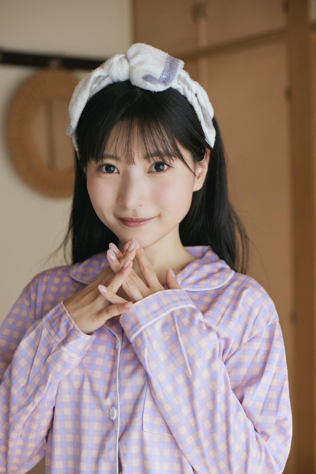 「ヤングガンガン」でグラビアを飾っている＃ババババンビ小鳥遊るい（C）撮影／フジシロタカノリ