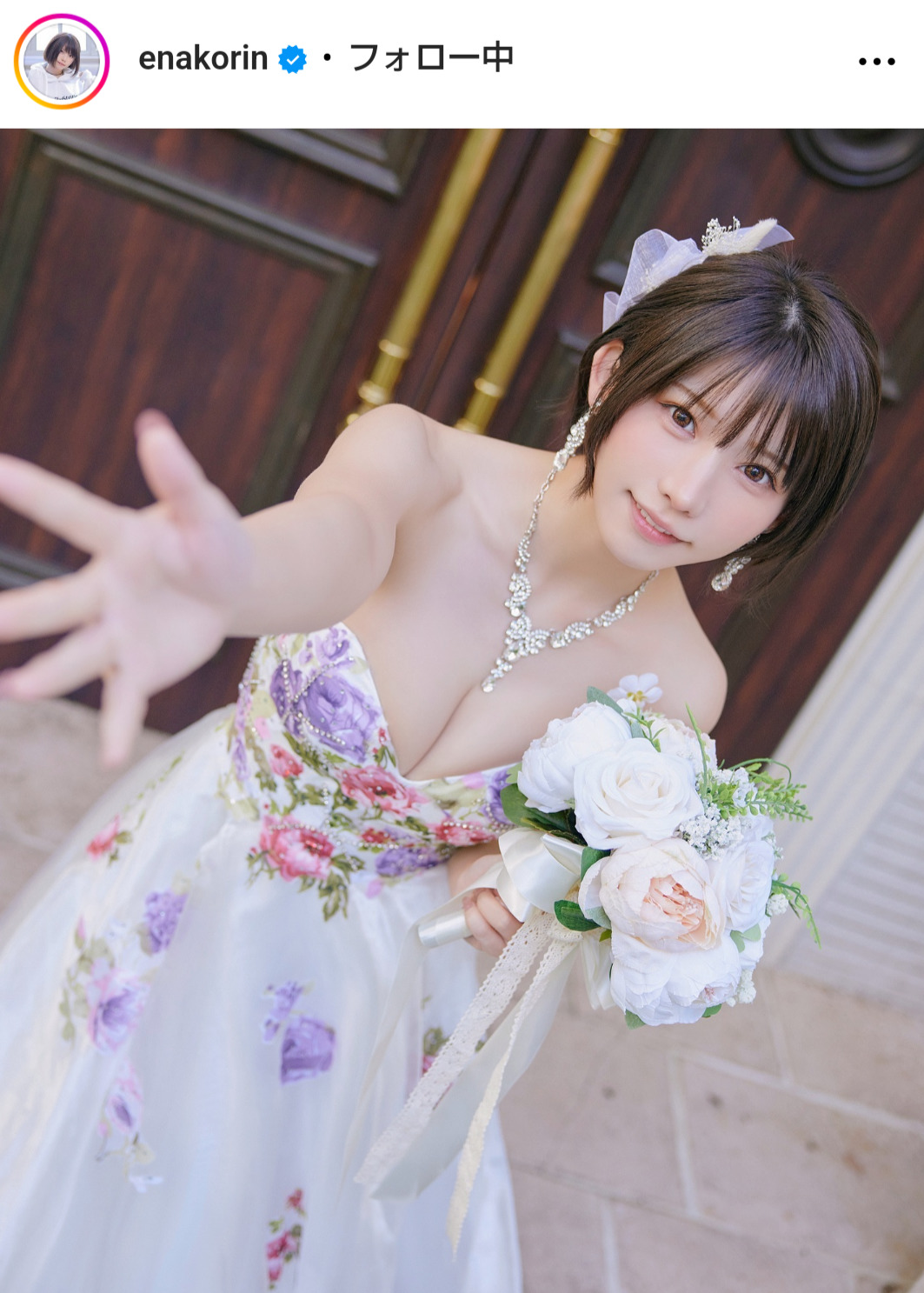 えなこのインスタグラムから