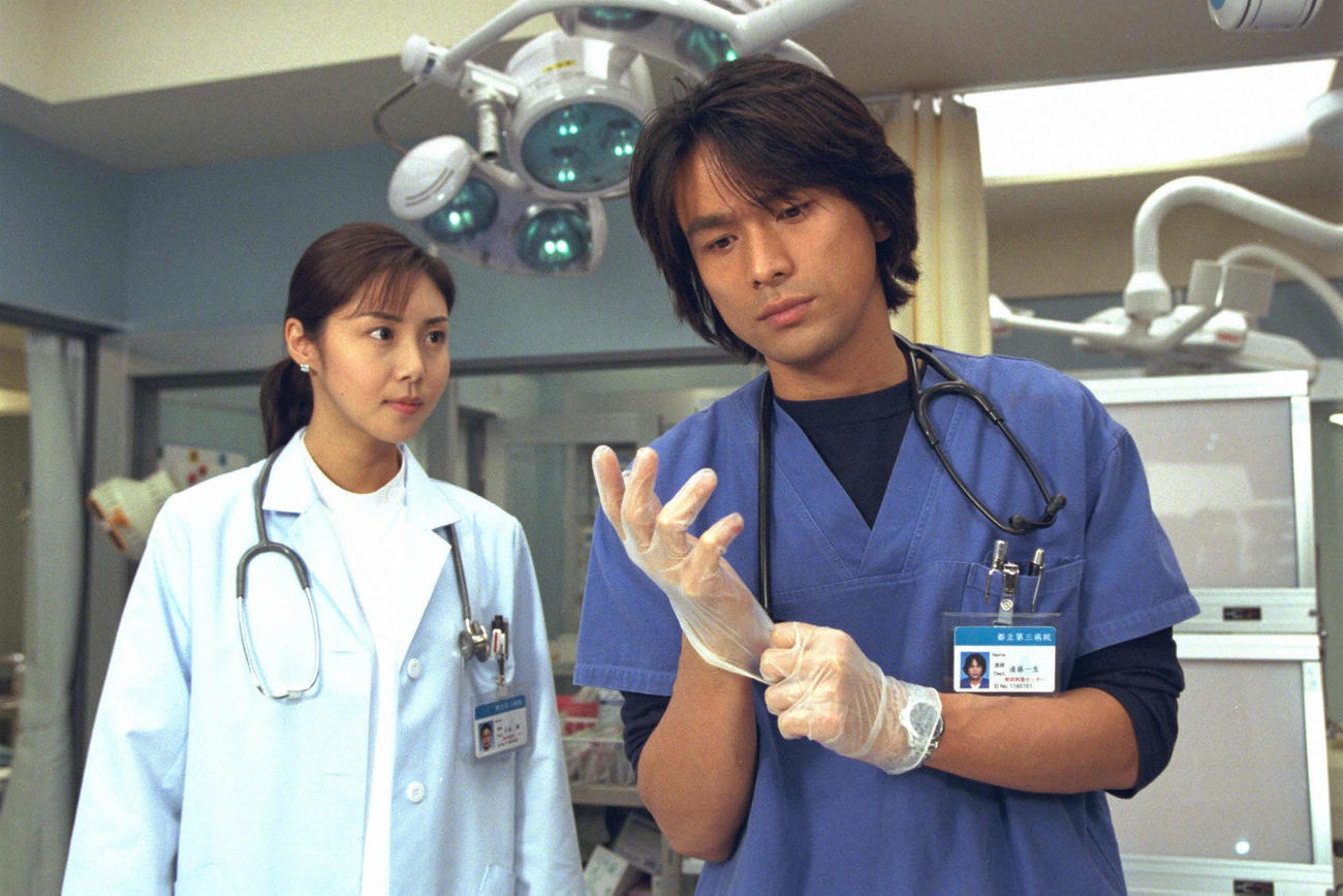 「救命病棟24時」に出演する松嶋菜々子、江口洋介(C)フジテレビ