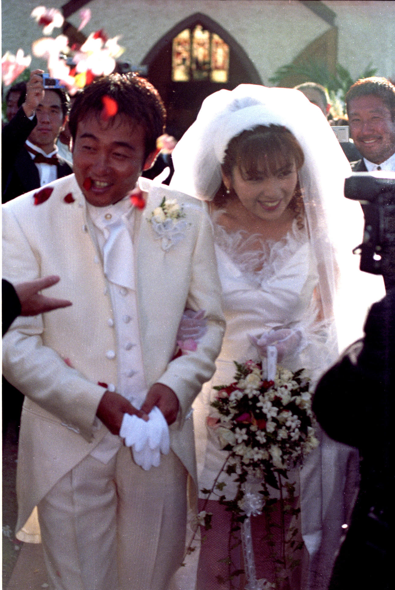 TUBE前田亘輝とハワイで挙式した飯島直子（1997年9月30日撮影）