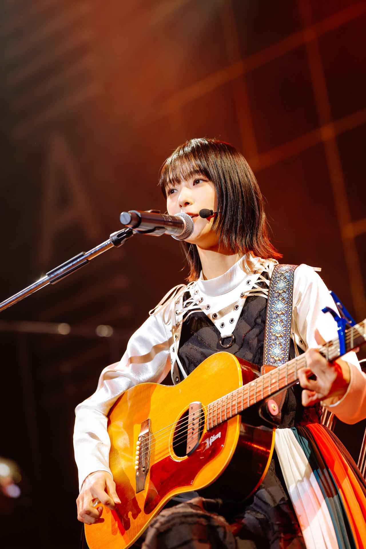 櫻坂46「7th Single BACKS LIVE!!」で弾き語りを行う井上梨名