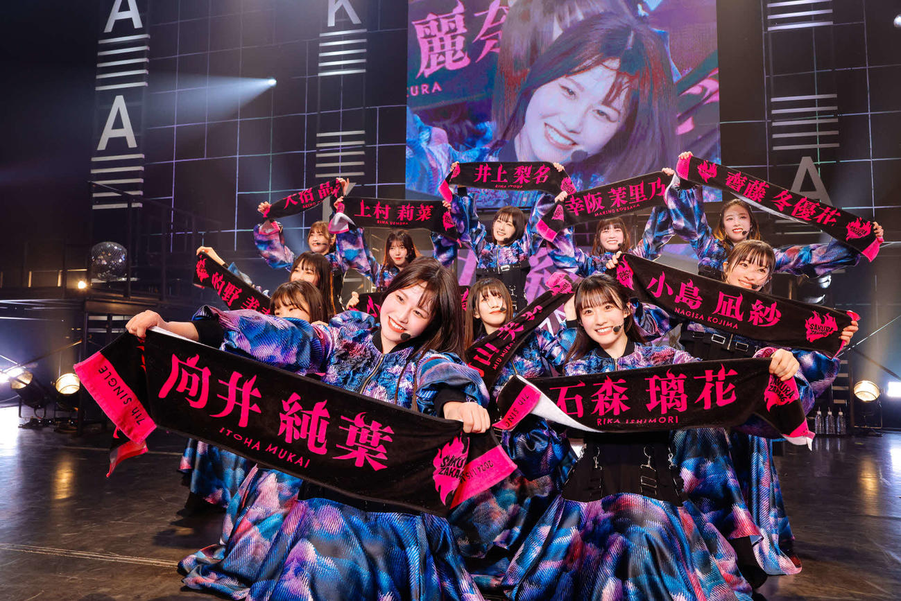 「7th Single BACKS LIVE!!」でパフォーマンスする、櫻坂46のBACKSメンバー