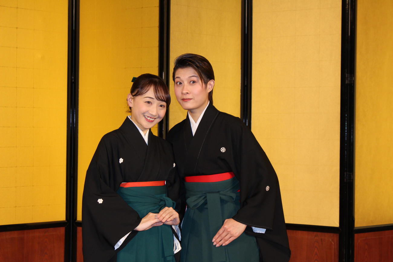 退団を発表した楊琳（右）と舞美りら