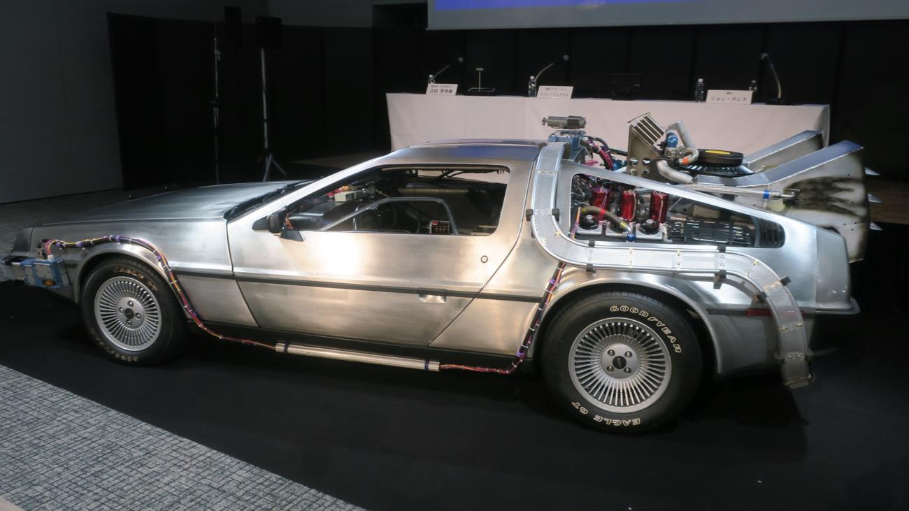 劇団四季の海外新作ミュージカル「バック・トゥ・ザ・フューチャー」制作発表会に登場したタイムマシン、デロリアン
