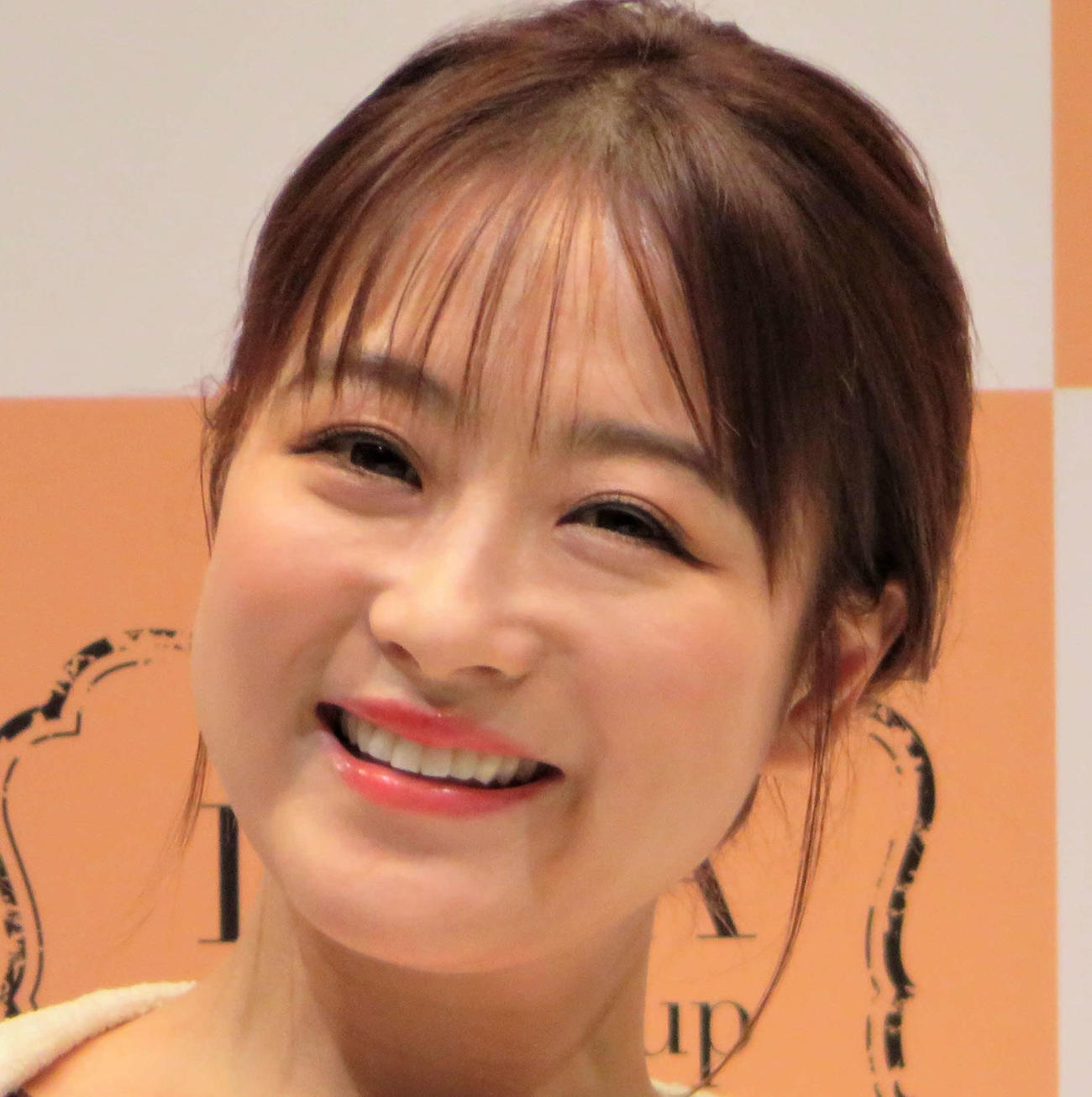 鈴木奈々（2021年1月撮影）