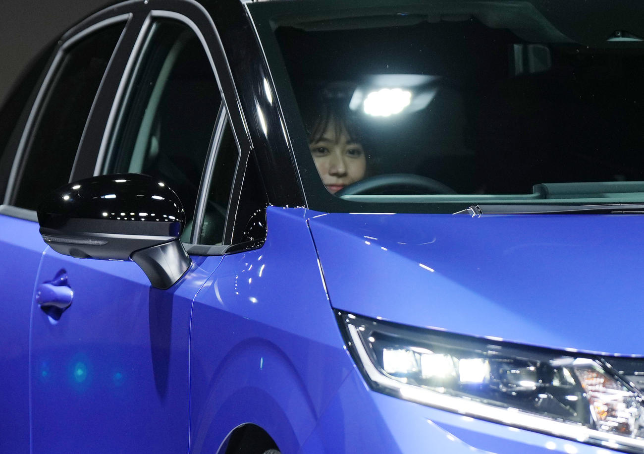 自らの運転でNEW日産ノート発売記念新CM発表会に登場する有村架純（撮影・菅敏）