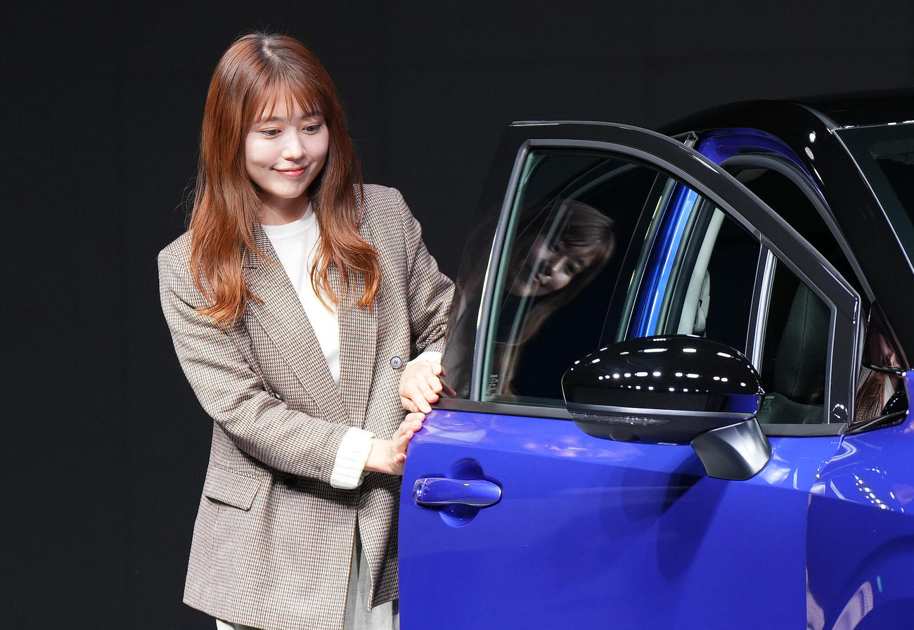 自らの運転でNEW日産ノート発売記念新CM発表会に登場する有村架純（撮影・菅敏）