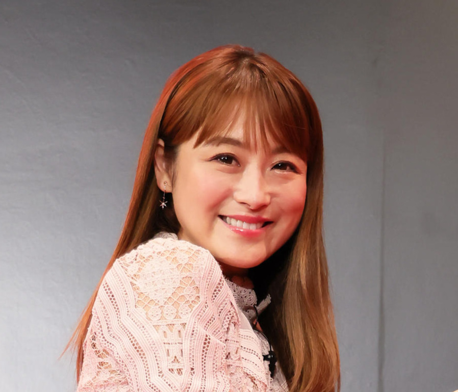 鈴木奈々（2021年11月撮影）