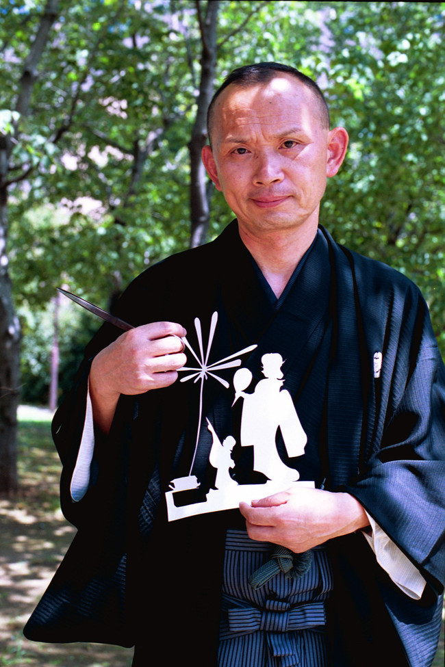 ３代目林家正楽さん（2000年8月撮影）