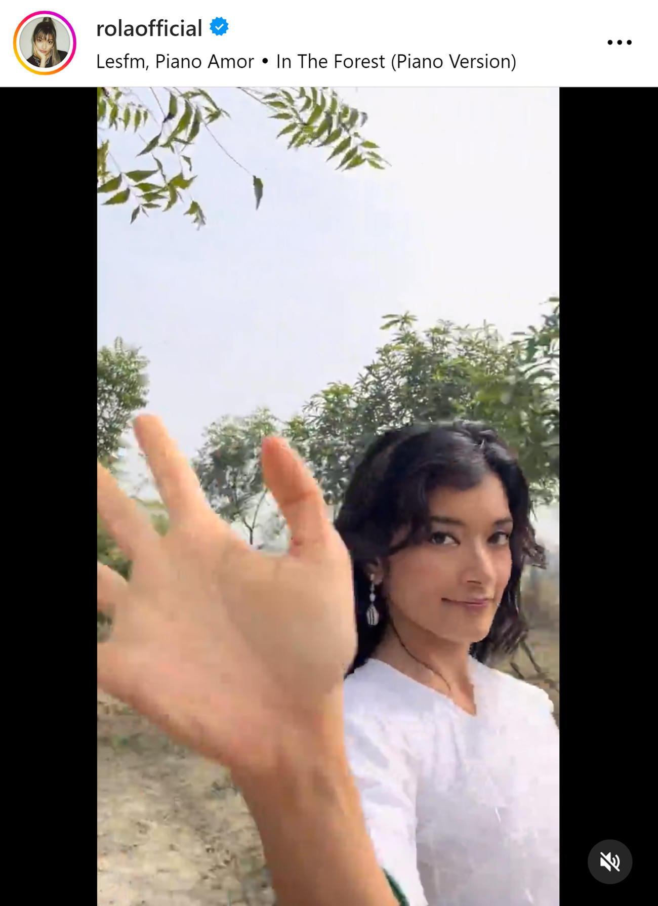 ローラの白サリー姿に「女神感」反響の声相次ぐ バングラディッシュへ里帰り - 芸能写真ニュース : 日刊スポーツ