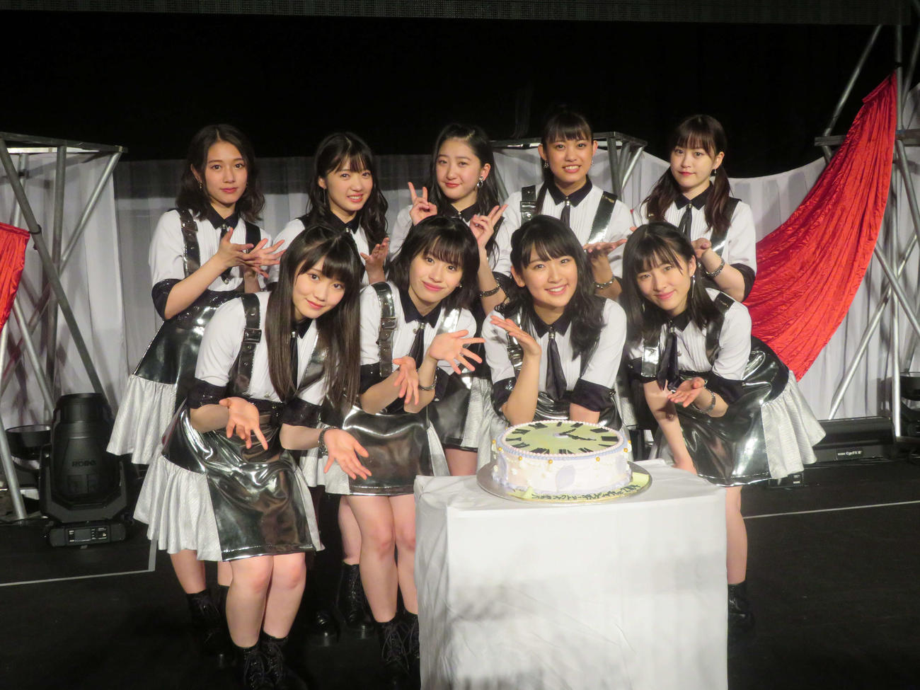 19年2月、メジャーデビュー2周年記念ライブを行ったつばきファクトリー。前列左から小野田紗栞、浅倉樹々、小野瑞歩、小片リサ、後列左から谷本安美、山岸理子、秋山真緒、岸本ゆめの、新沼希空